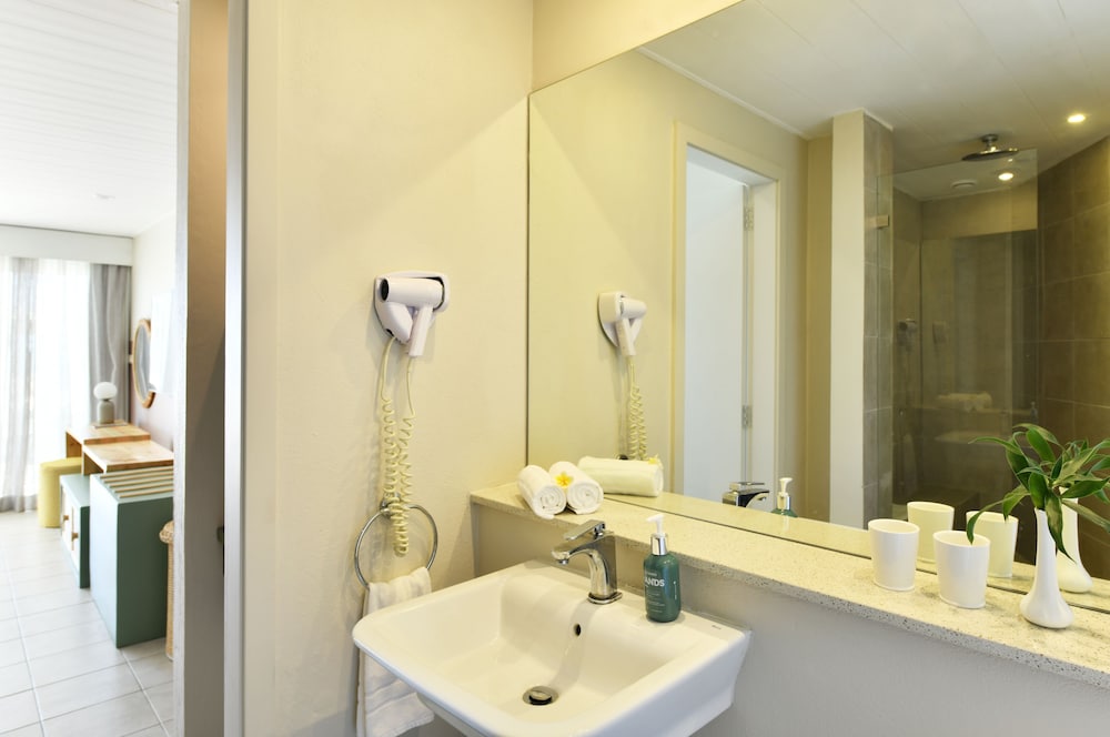 Comfort Room, Beachfront - Photo 5