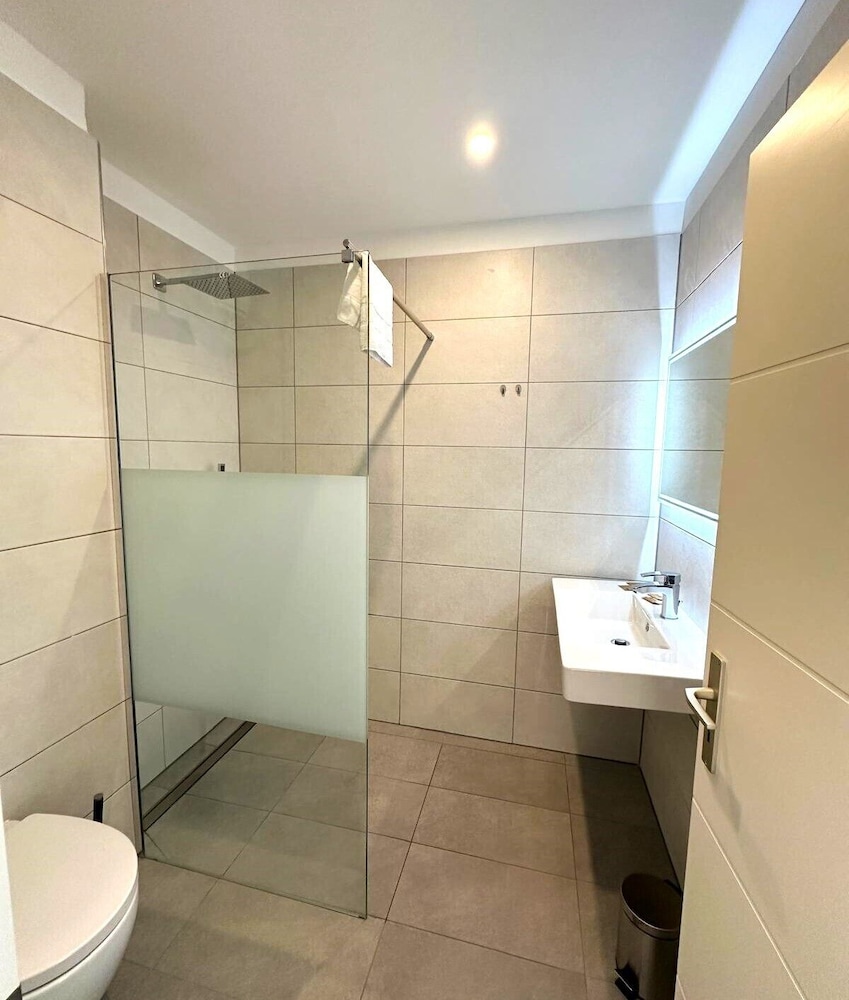 Double Room - Photo 7