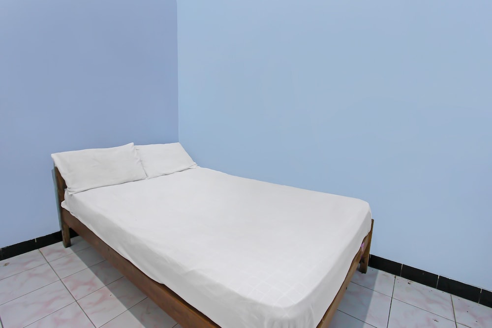 Economy Double Room - Photo 11