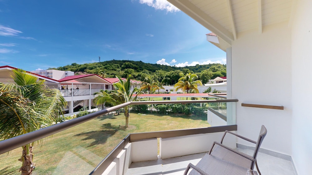 Luxury Garden View Room