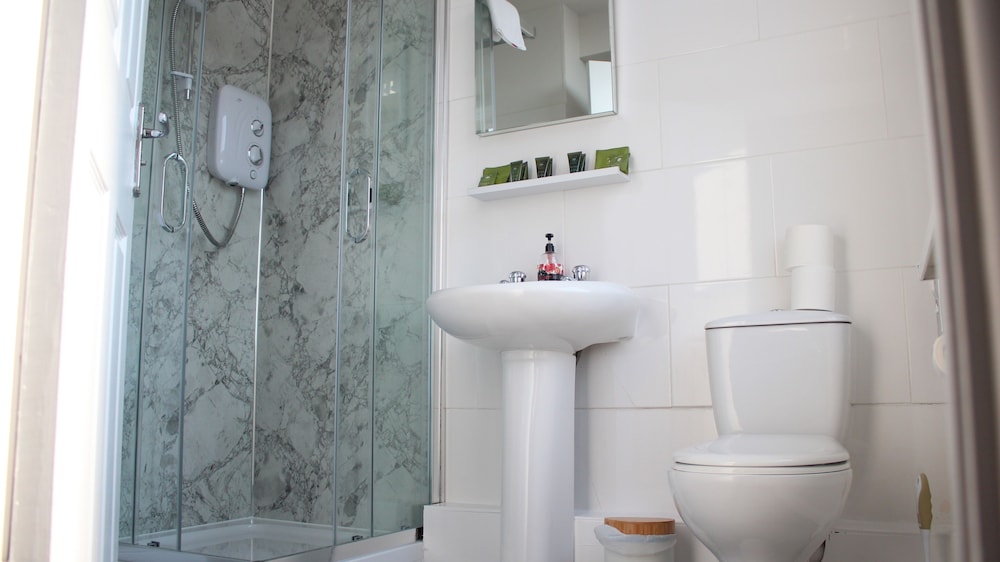 Twin Room, Ensuite - Photo 10
