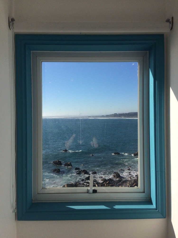 Basic Room, 1 Queen Bed, Private Bathroom, Sea View photo 3