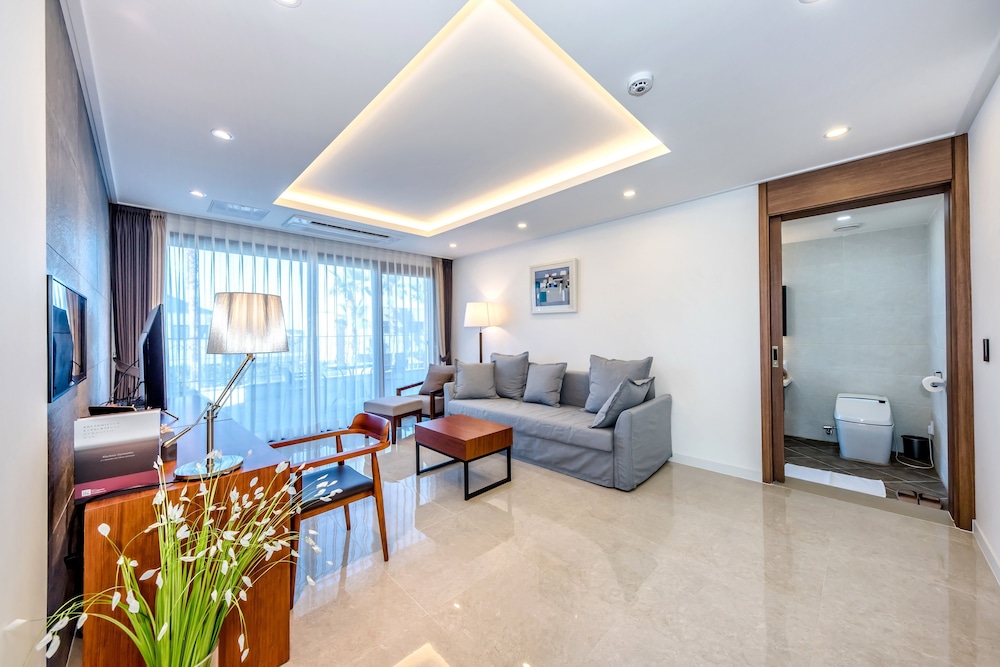 Family Suite Pool Villa (Private heated swimming pool with extra fee) photo 2