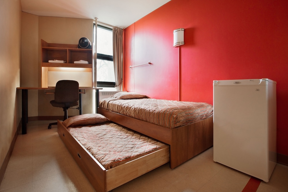 Twin Room, Shared Bathroom (1 Trundle bed)