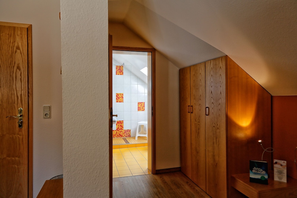 Basic Room photo 2