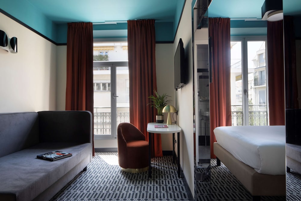 Superior Room, 1 Queen Bed, Non Smoking (with Single Sofabed) - Photo 7