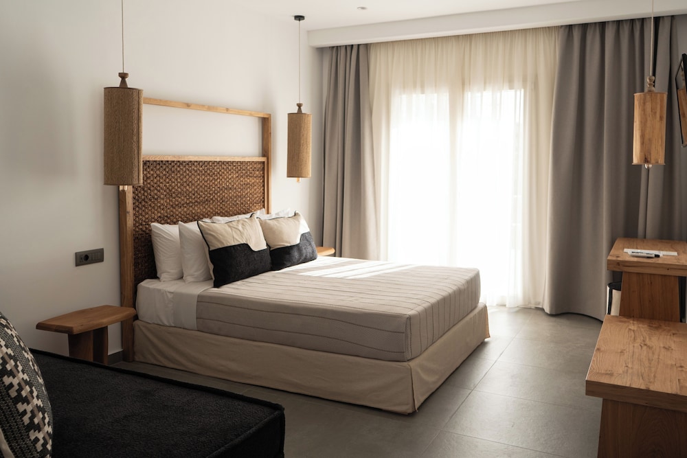 Deluxe Triple room with Private Terrace