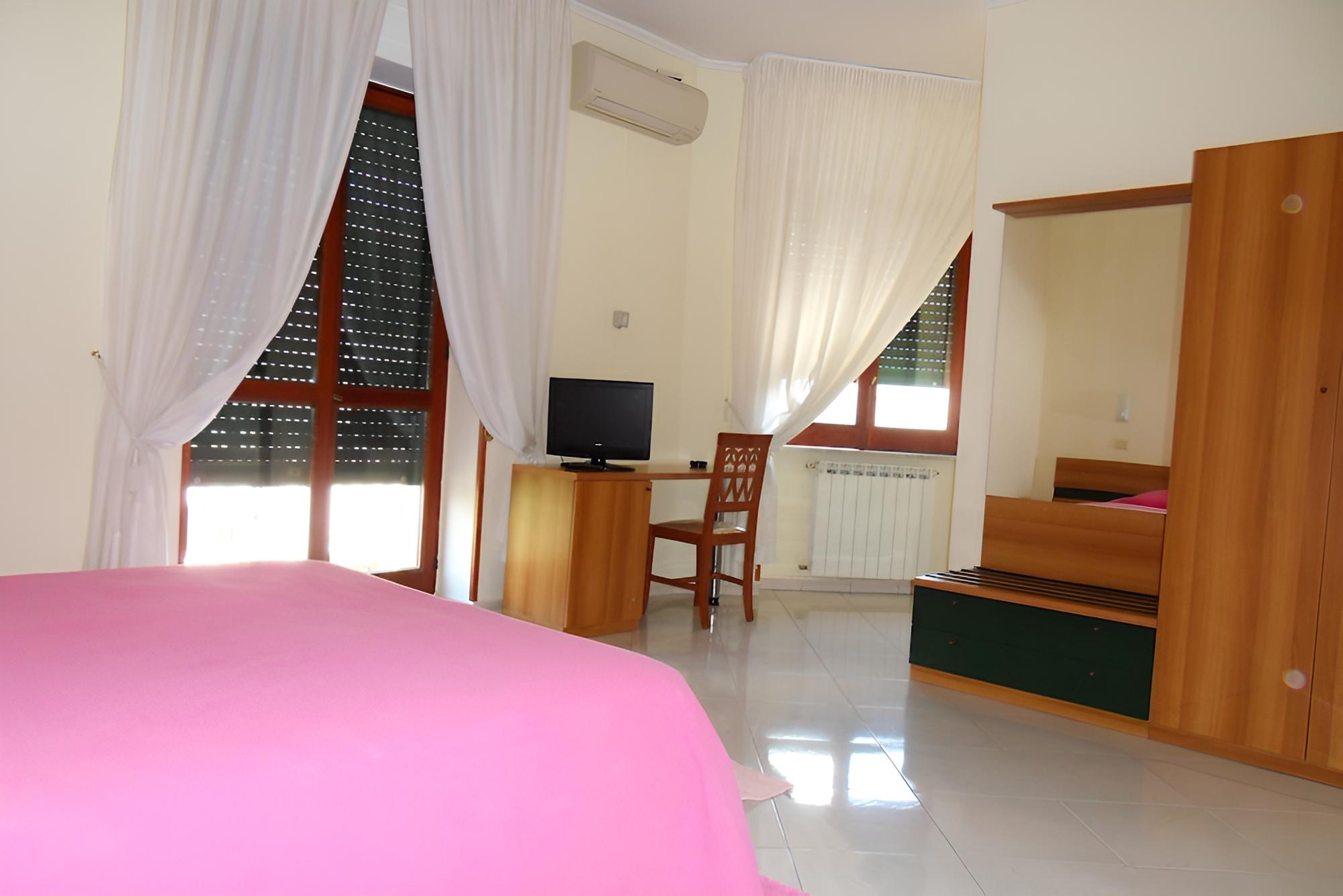 Standard Double Room photo 3