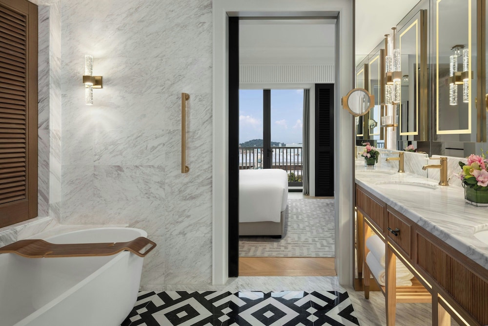 Grand Studio Suite, 1 King Bed photo 2