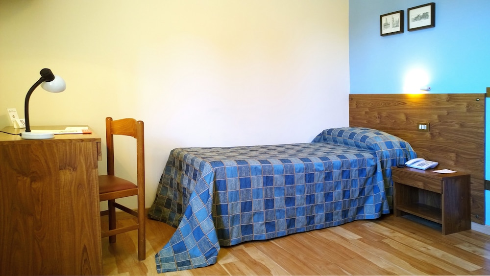 Economy Single Room, Shared Bathroom photo 1