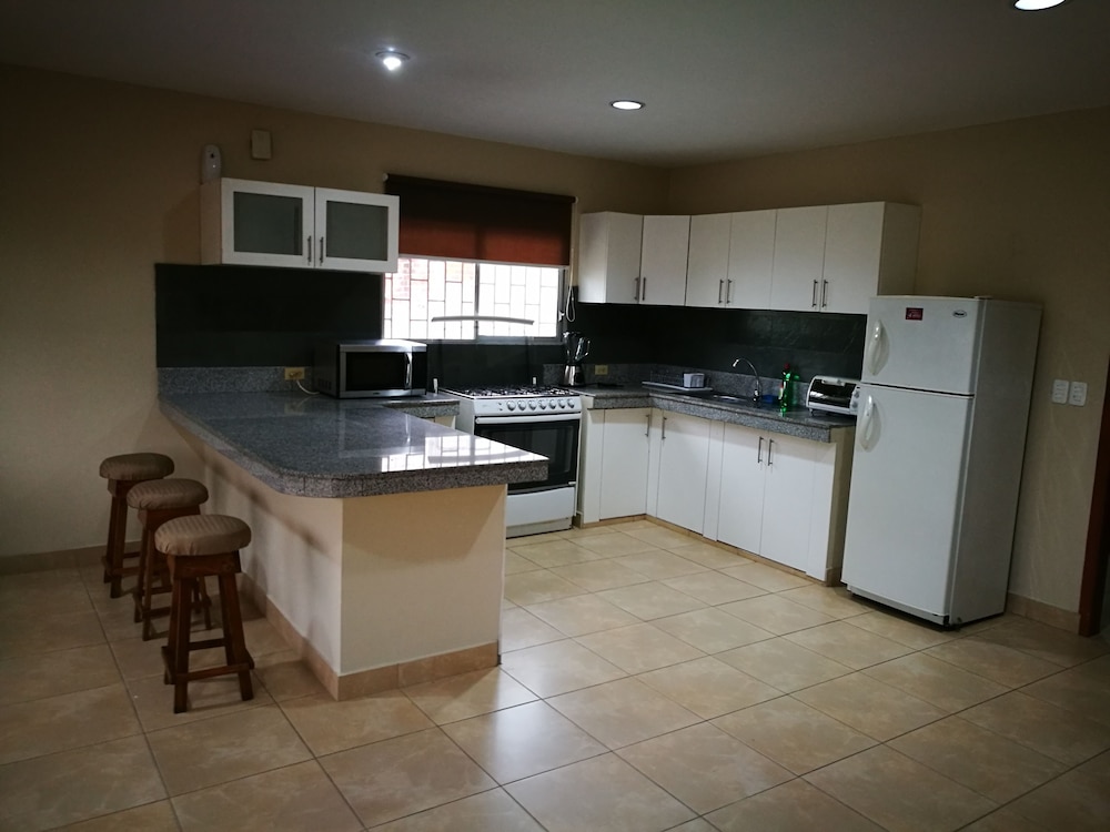 Executive Suite, 1 Queen Bed, Balcony, Tower photo 3