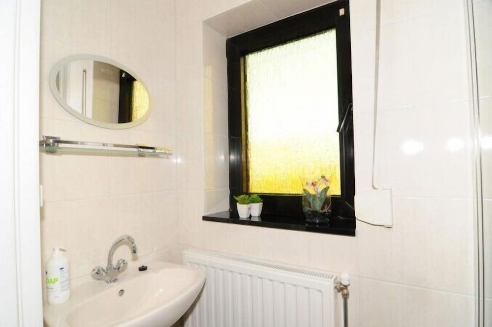 Standard Single Room, Shared Bathroom photo 3