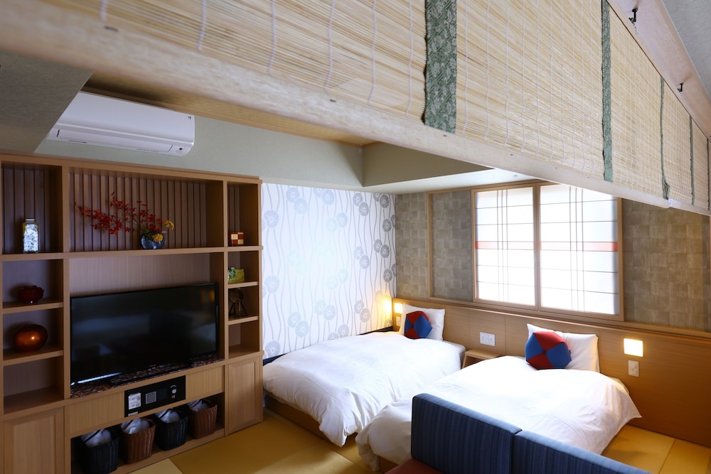 Family Quadruple Room, Non Smoking - Photo 3