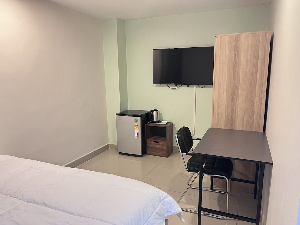 Standard Room, 1 Queen Bed - Photo 2