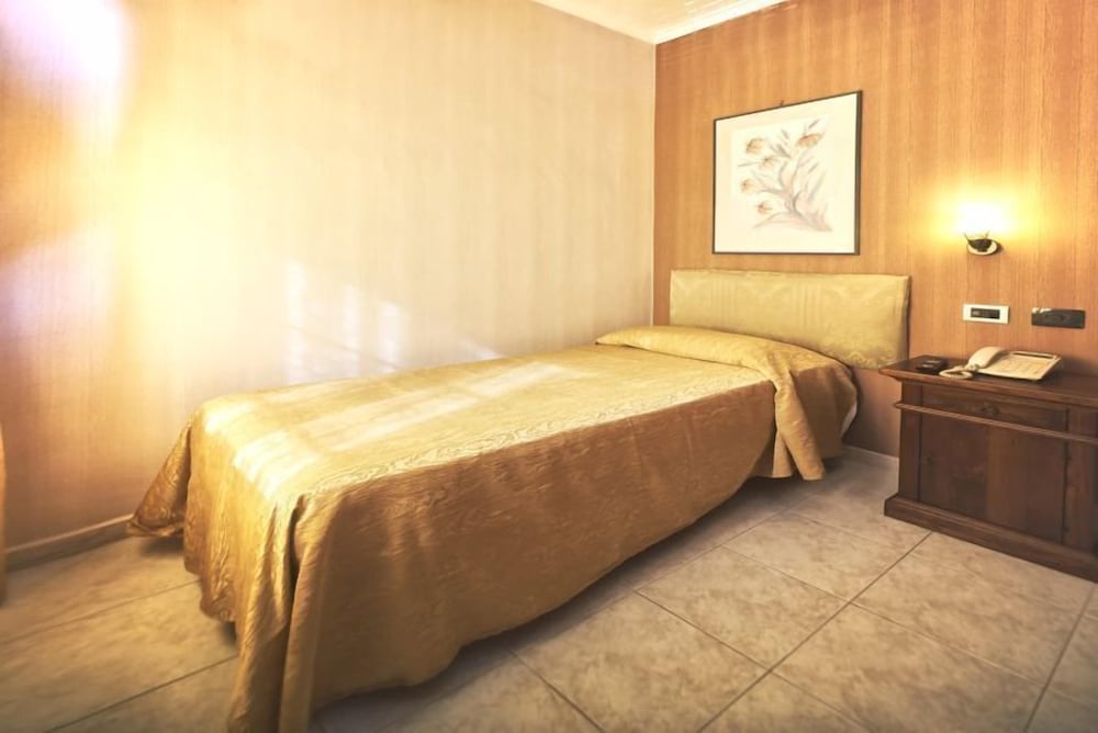 Single Room photo 1