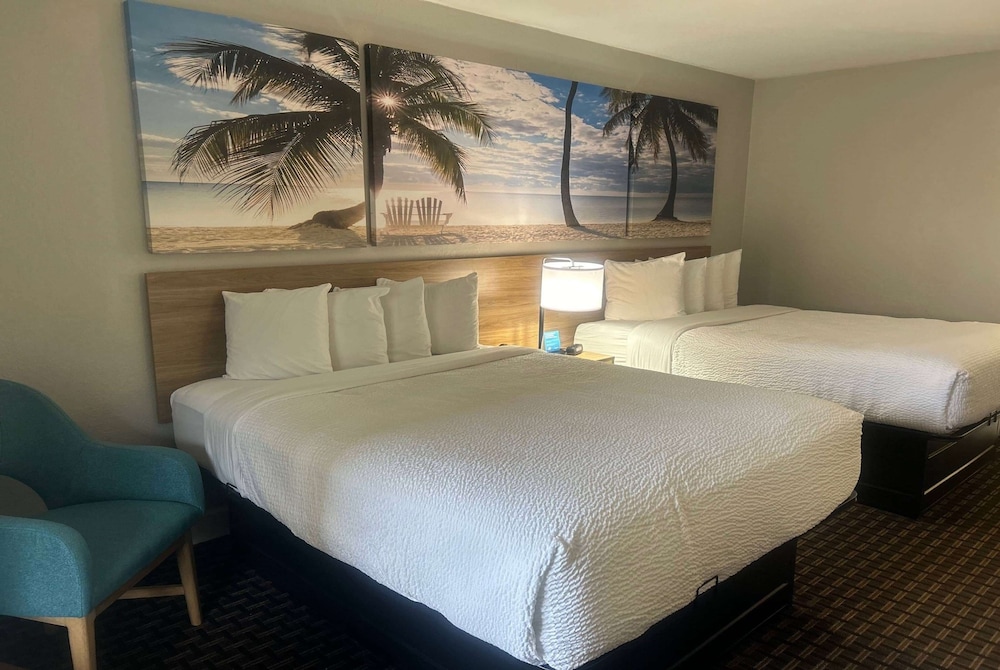 Business Room, 2 Queen Beds, Non Smoking - Photo 3