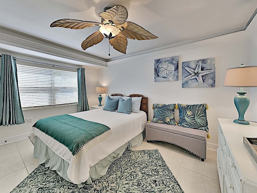 Condo, Multiple Beds, Kitchen, Pool View (#105 East - No Pets) photo 1