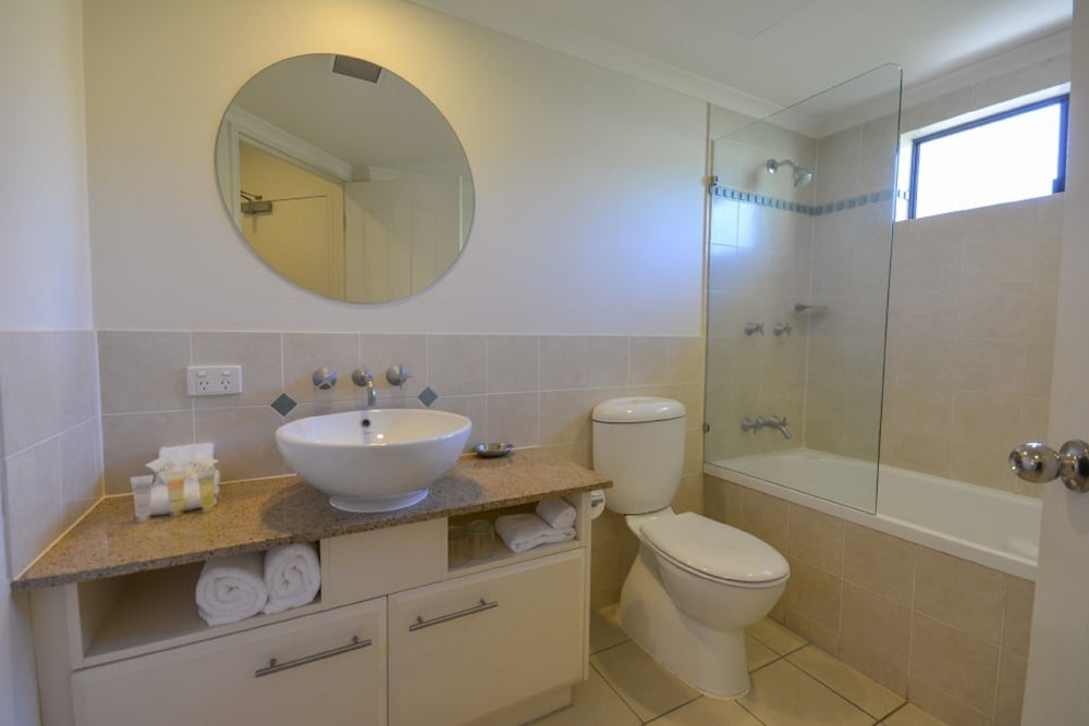 Studio Pool Entry - Photo 11