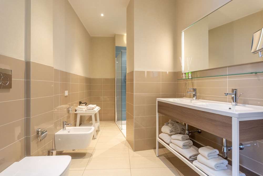 Junior Suite, 1 Bedroom - Photo 9