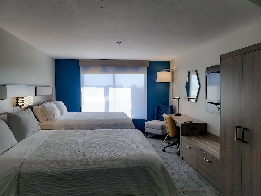 Suite, 2 Queen Beds, Accessible (Communications) - Photo 1
