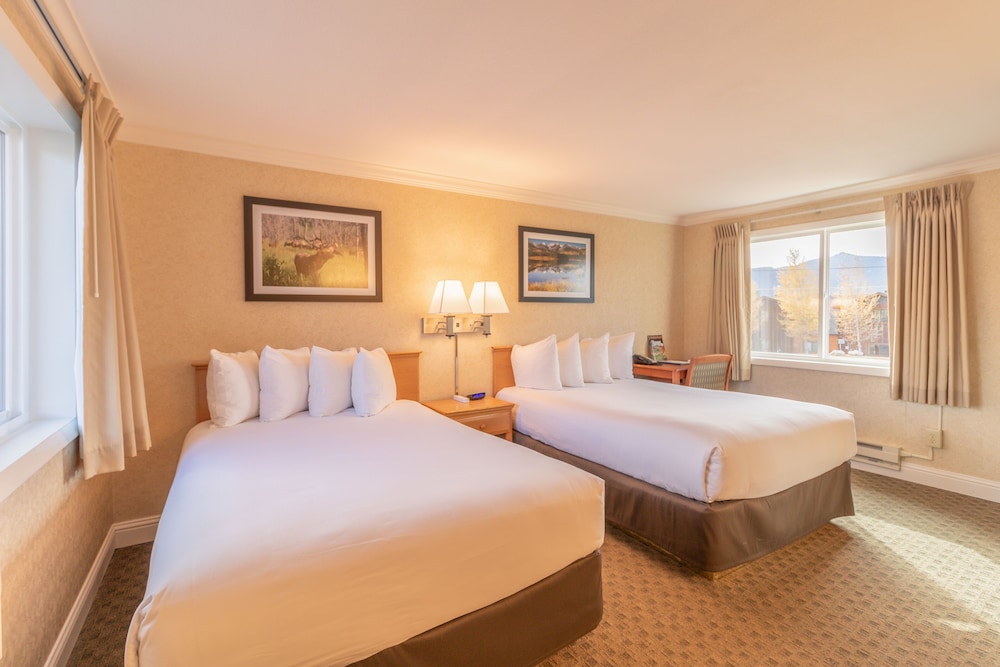 Superior Room, 2 Double Beds, Refrigerator & Microwave, Mountain View photo 2