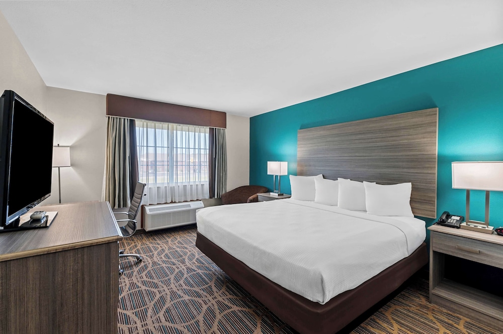 Standard Room, 1 King Bed, Accessible, Bathtub