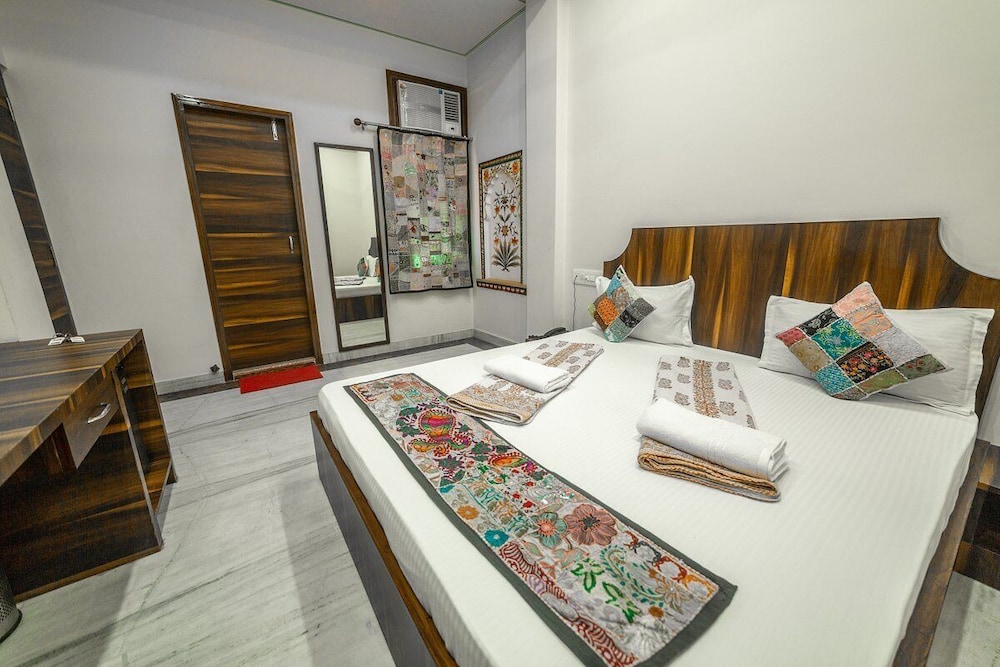 Deluxe Double or Twin Room - Photo 13
