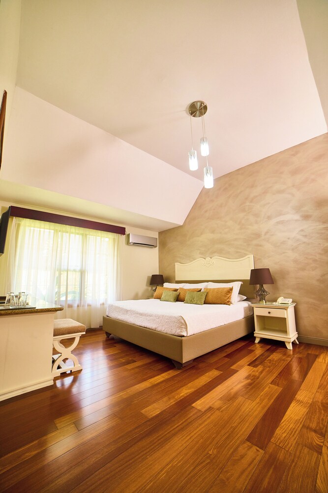 Deluxe Double Room, 1 Queen Bed - Photo 2
