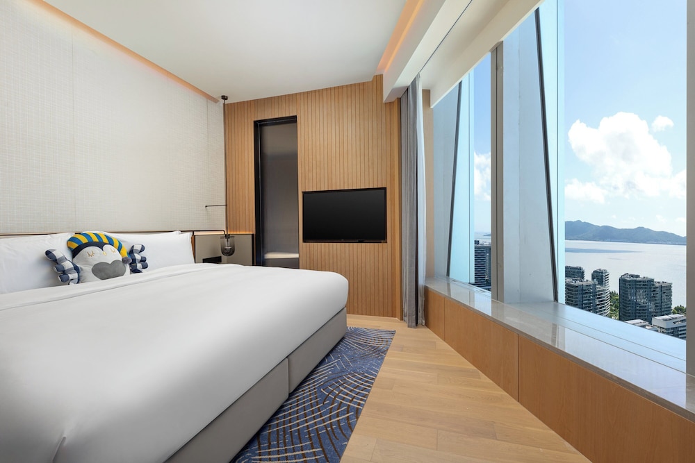 Suite, 1 King Bed, Ocean View photo 3