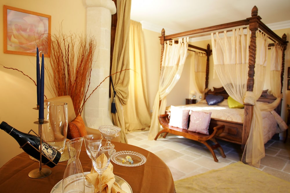 Suite - Photo 1
