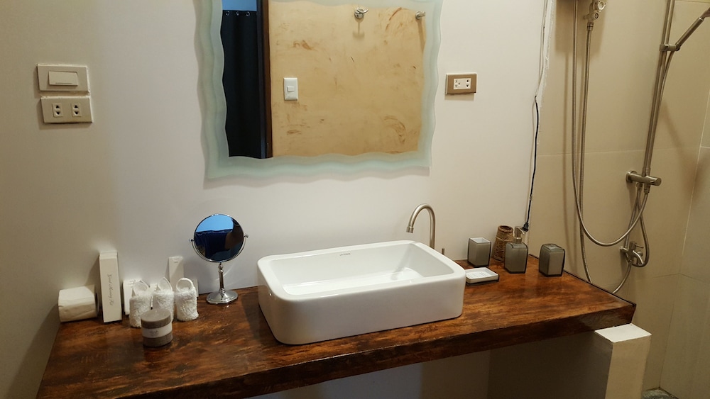 Deluxe Suite, 1 King Bed, Pool View - Photo 4