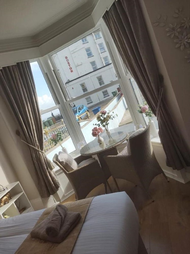 Luxury Studio, Accessible, Ensuite (Studio - Ground) photo 3