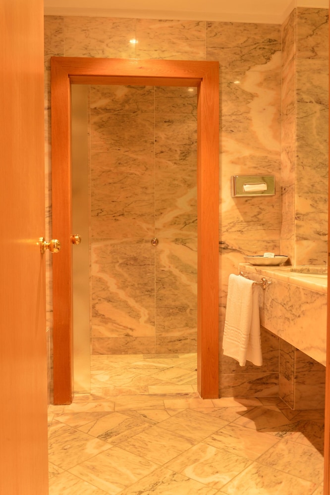 Panoramic Suite with Terrace - Photo 7