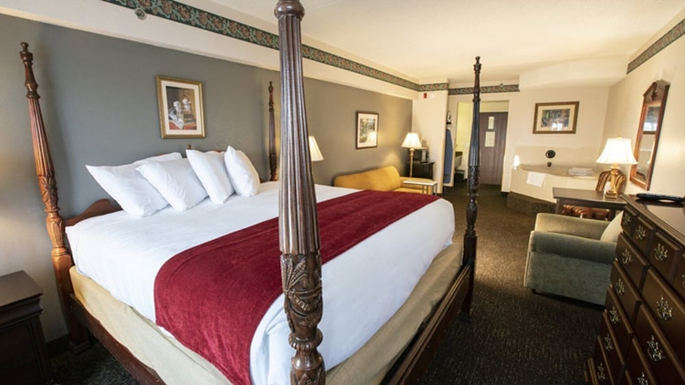 King Suite with Jetted Tub