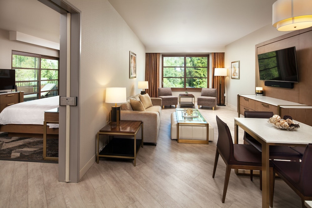 Club Room, 1 King Bed with Sofa bed, Balcony