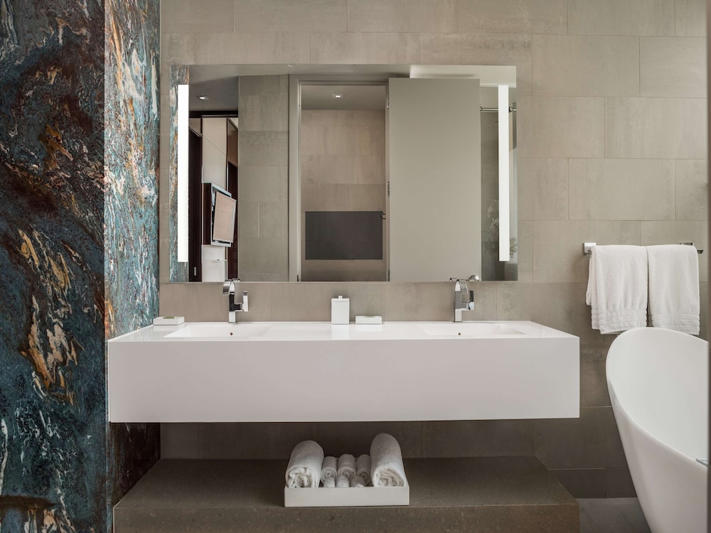 Suite, 1 King Bed (Modernism Collection) - Photo 7