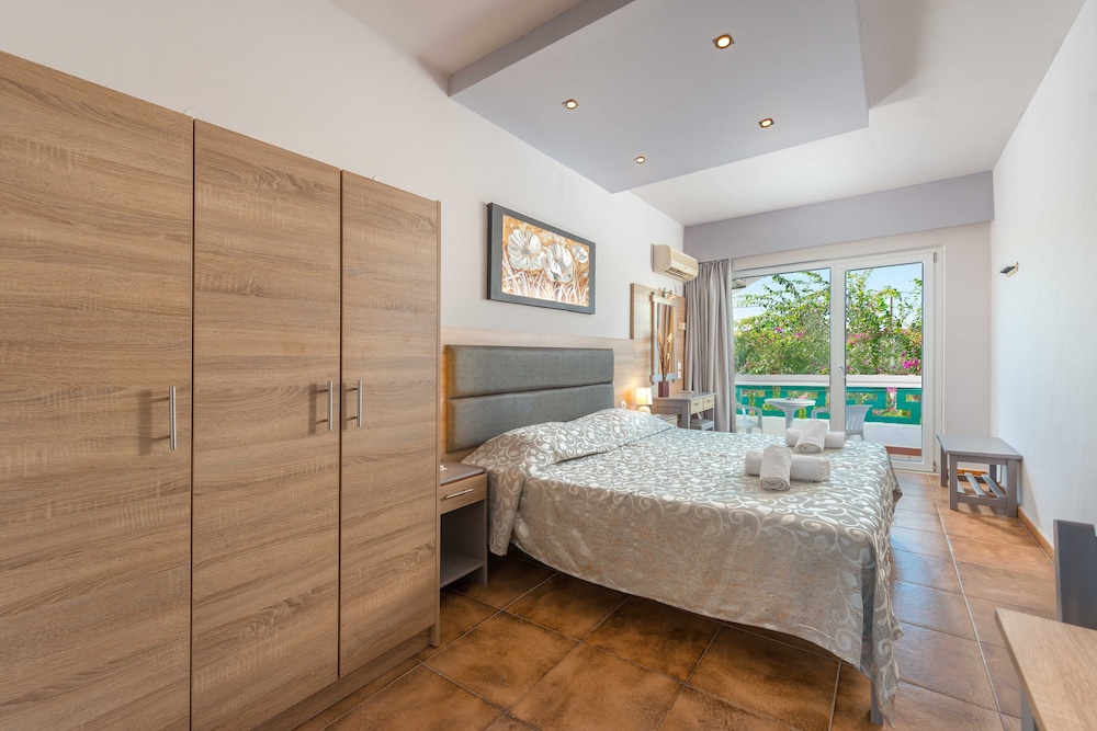 Superior Studio, Balcony, Garden View