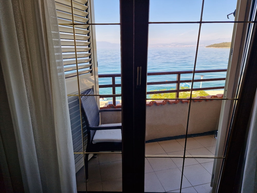 Double Room Single Use, Balcony, Sea View photo 3