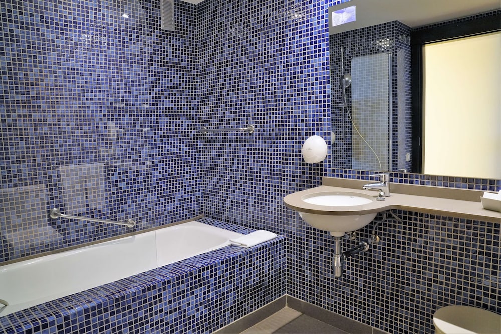 Premium Double Room - Photo 6