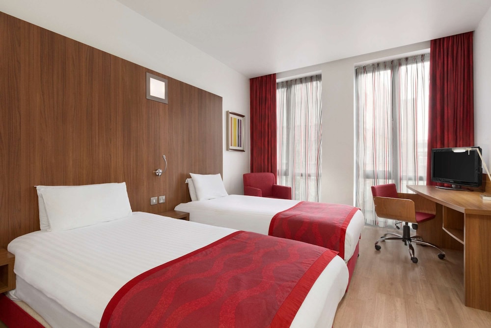 Standard Twin Room - Photo 1