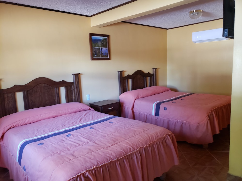Classic Room, 2 Double Beds, Non Smoking photo 3
