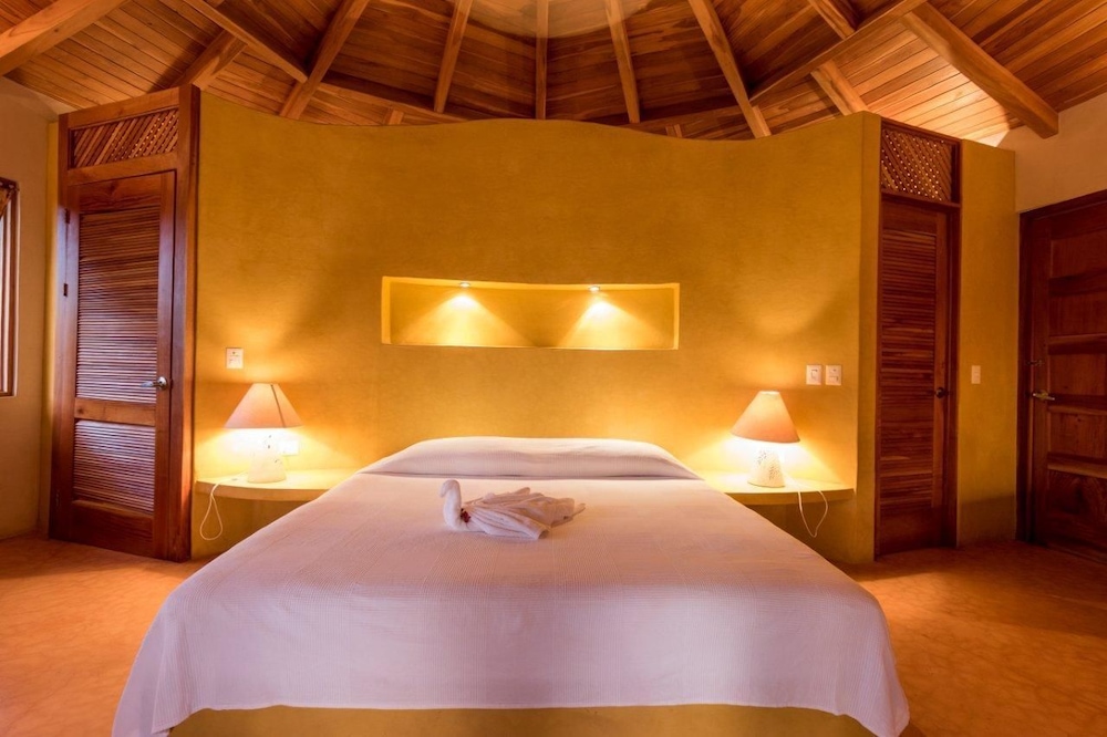 Ac Suite Bungalow photo 3