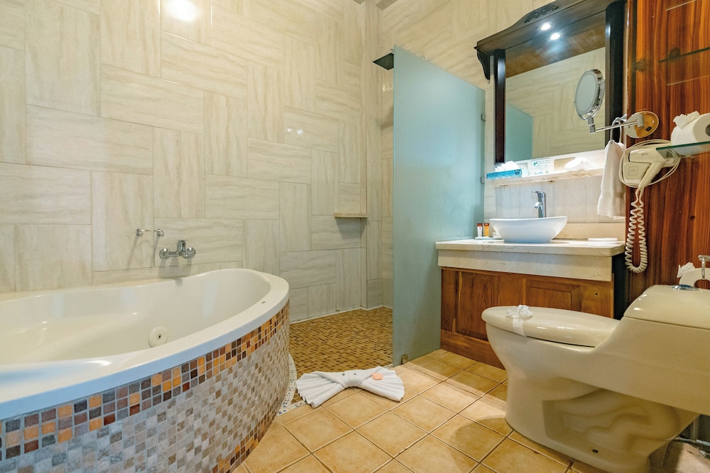Deluxe Room with Partial Ocean View, One king bed - Photo 4