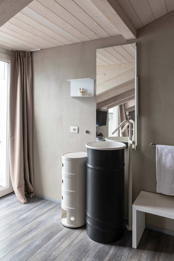 Superior Double Room, Jetted Tub, Lake View