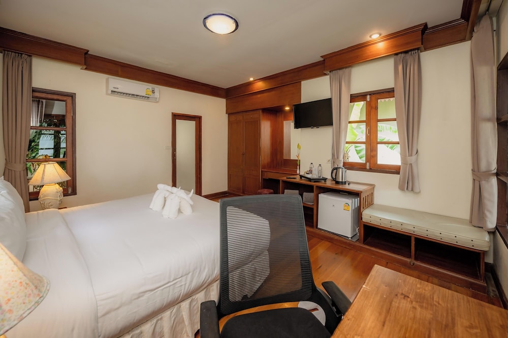 Deluxe Beachpool or Beachfront Cottage - Photo 11