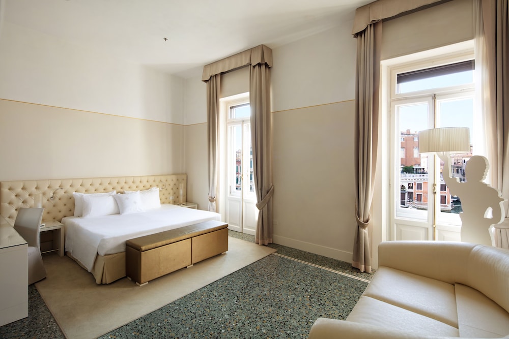 Junior Suite, Canal View