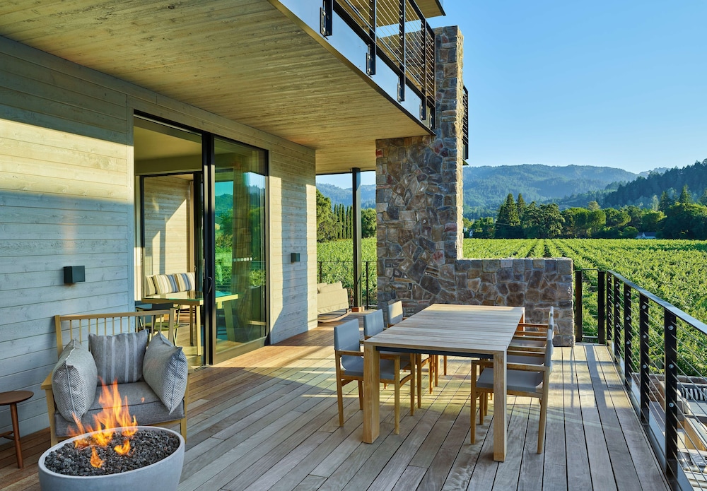 Suite, 1 King Bed, Balcony, Vineyard View (Pool)