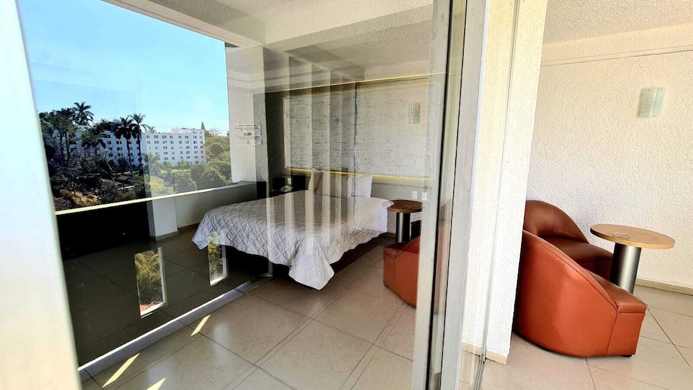 Comfort Room, 1 Queen Bed, Valley View (Pet friendly) photo 3