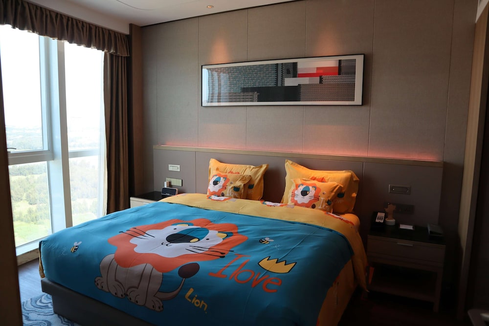 Family Suite, 1 Queen Bed, Non Smoking - Photo 1