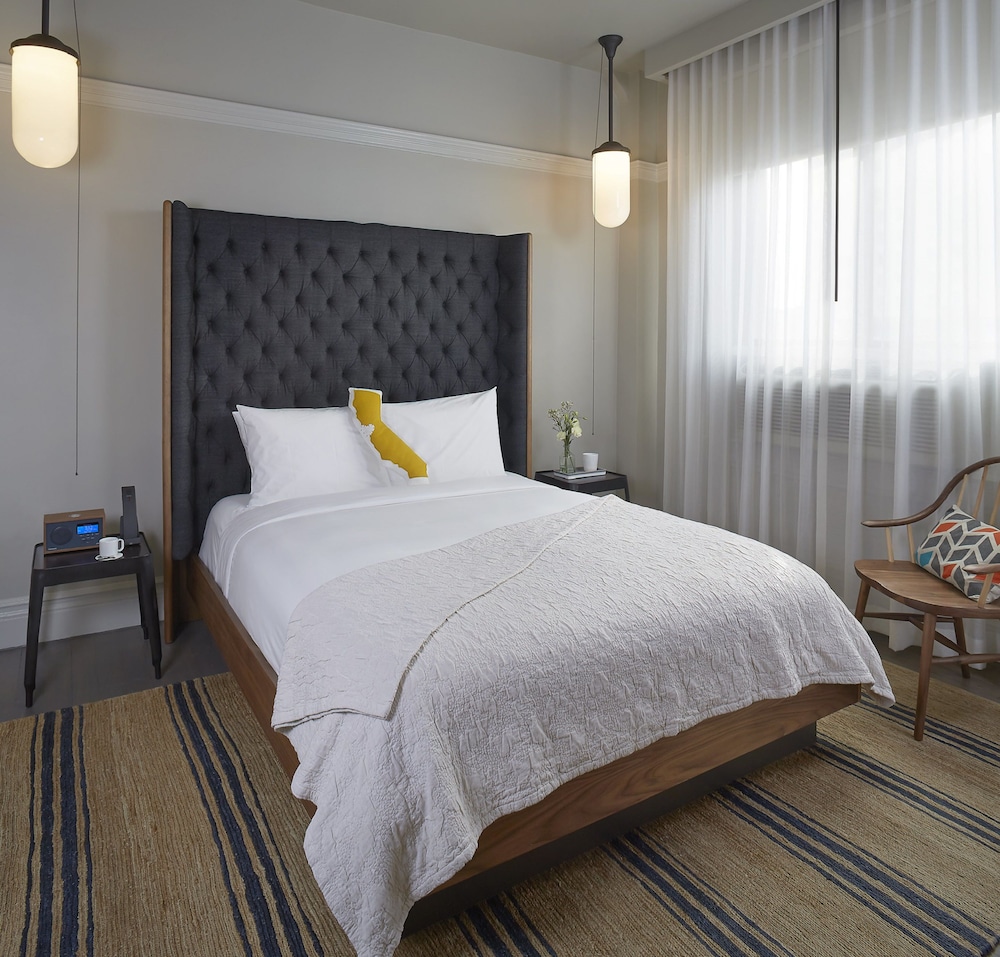 Deluxe Room, 1 Queen Bed - Photo 1